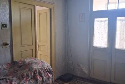Casă cu 4 camere cu Canalizare în Central