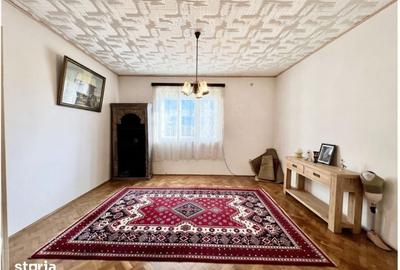 Casă cu 5 camere cu Teren 1200 Mp în Central