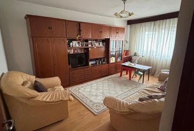 Apartament cu 3 camere în Tomis III