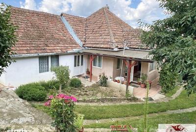 Casă cu 4 camere cu Teren 486 Mp în Șona