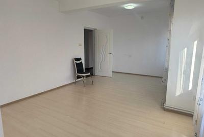 Casă cu 4 camere cu Teren 204 Mp în Exterior Vest - 2
