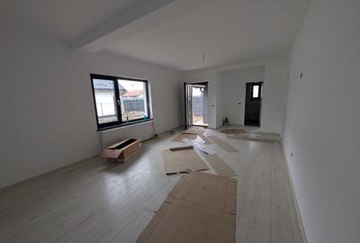 Casă individuală cu 4 camere cu Canalizare în Central - 2