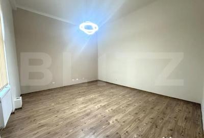 Spațiu comercial, de 52 mp, în Central - 3