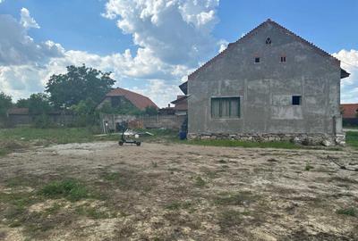 Casă cu 2 camere în Curtea - 2