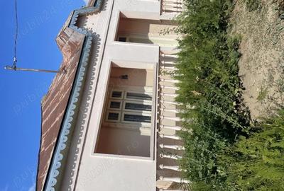 Casă cu 5 camere cu Teren 2820 Mp în Central