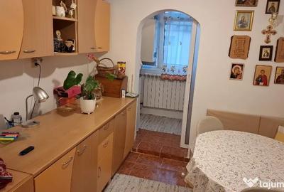 Apartament cu 2 camere semidecomandat în Poarta 6