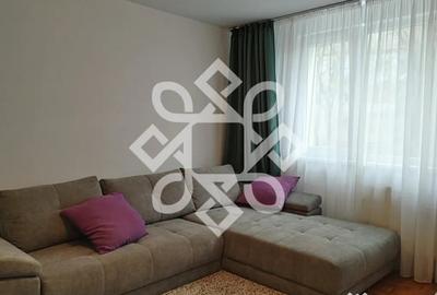 Apartament cu 3 camere semidecomandat în Rogerius