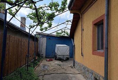 Casă cu 2 camere cu Teren 300 Mp în Central
