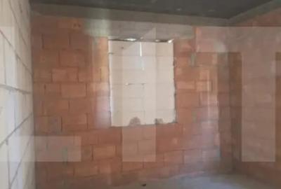 Casă cu 5 camere cu Teren 680 Mp în Central
