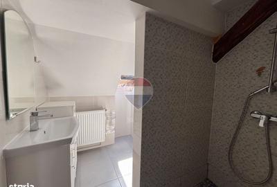 Casă cu 4 camere în Lazaret