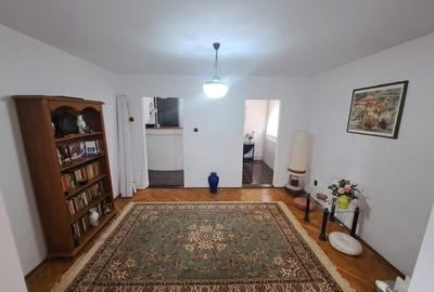 Apartament cu 2 camere decomandat în Medicină