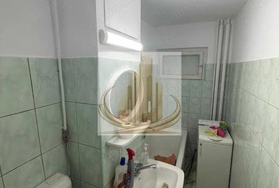 Garsonieră decomandată în Girocului