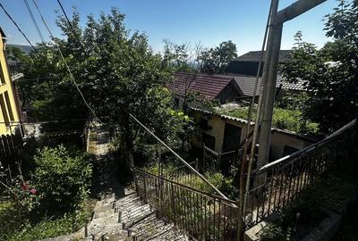 Casă cu 3 camere cu Teren 1124 Mp în Central