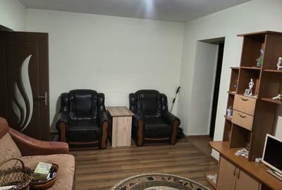 Apartament cu 2 camere semidecomandat în Berceni
