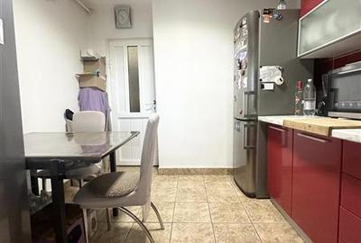 Apartament cu 3 camere decomandat în Far - 18