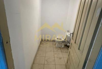 Spațiu comercial, de 900 mp, în Central - 13
