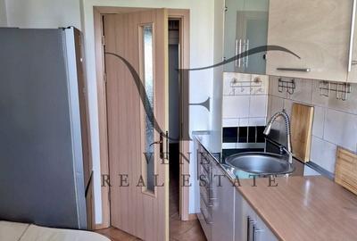 Apartament cu 3 camere semidecomandat în Colentina