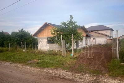 Casă cu Teren 300 Mp în Ciolpani
