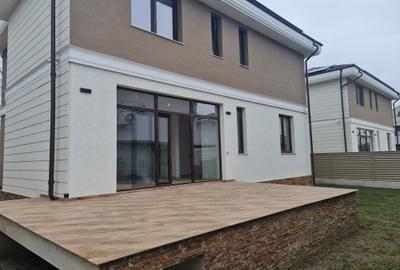 Casă cu 4 camere cu Canalizare în Exterior Vest