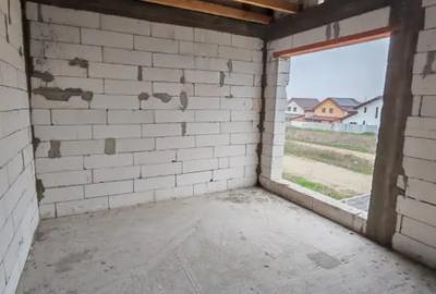 Casă cu 4 camere cu Teren 450 Mp în Malu Mare - 2