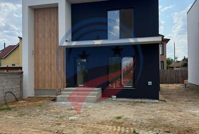 Casă individuală cu 5 camere cu Canalizare în Lascăr Catargiu