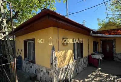 Casă individuală cu 2 camere cu Canalizare în 23 August (Cațelul)