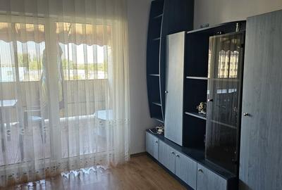 Apartament cu 4 camere semidecomandat în Nord