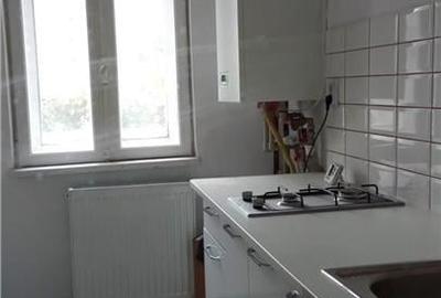 Casă individuală cu 6 camere cu Canalizare în Titulescu - 14