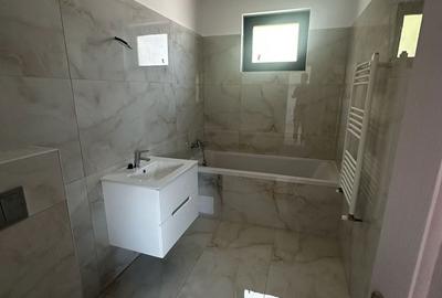 Casă cu 5 camere cu Teren 333 Mp în Central