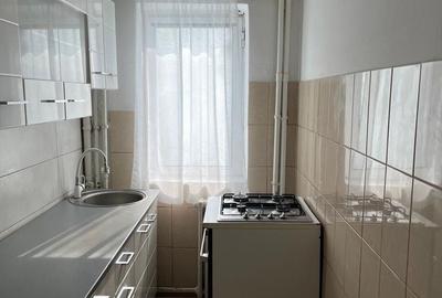 Apartament cu 3 camere nedecomandat în 23 August