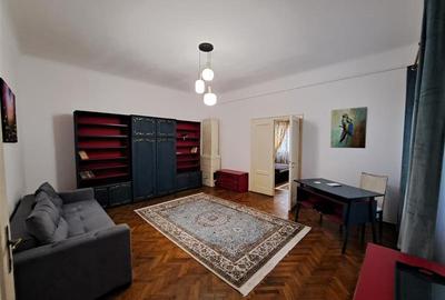 Apartament cu 3 camere semidecomandat, mobilat în Central - 1