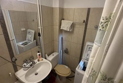 Apartament cu 2 camere semidecomandat în Petrișor