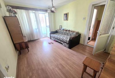 Apartament cu 3 camere semidecomandat în Obor