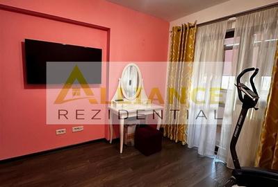 Apartament cu 3 camere decomandat în Metalurgiei