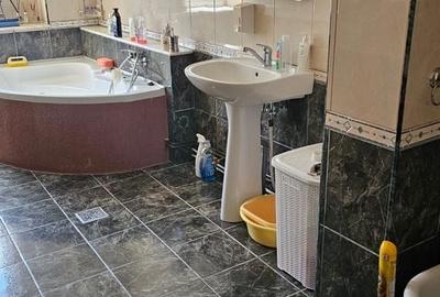 Apartament cu 4 camere decomandat în Găvana