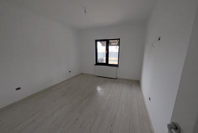 Casă individuală cu 4 camere cu Canalizare în Central - 5