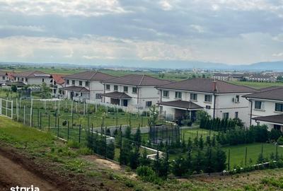 Casă cu 4 camere cu Teren 300 Mp în Central - 1