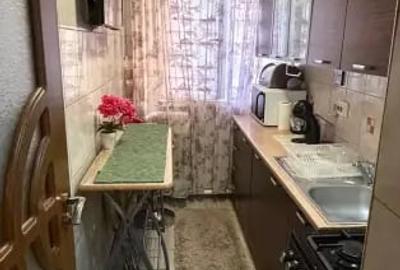 Apartament cu 2 camere semidecomandat în Craiovița Nouă
