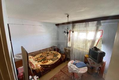 Apartament cu 2 camere semidecomandat în Rovine