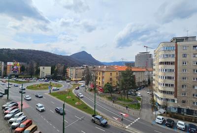 Apartament cu 3 camere decomandat în Centrul Civic