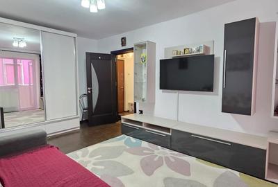 Apartament cu 2 camere decomandat, mobilat în Casa de Cultură