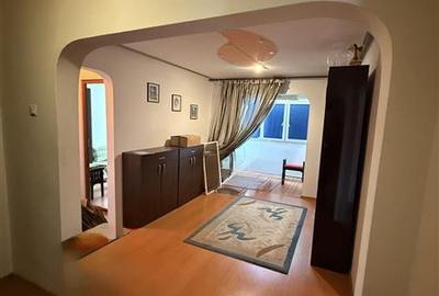 Apartament cu 4 camere decomandat în Inel II