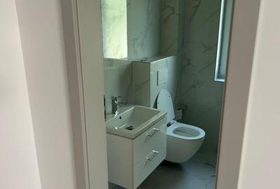 Casă cu 4 camere cu Teren 220 Mp în Florești