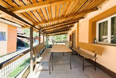 Casă cu 2 camere în Teslui