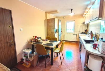 Apartament cu 3 camere decomandat în Lunei - 5