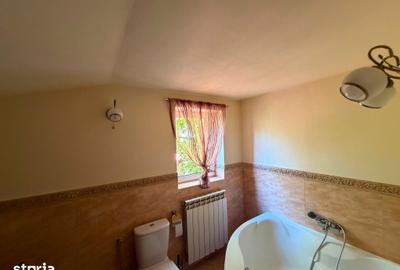 Casă cu 6 camere cu Teren 2026 Mp în Cetate