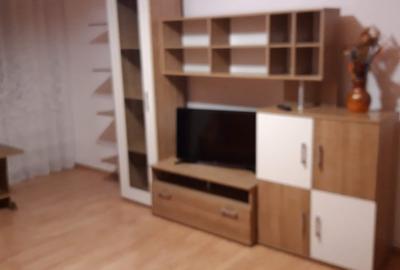 Apartament cu 3 camere decomandat în Dristor