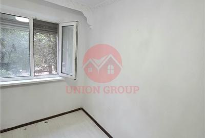 Apartament cu 3 camere semidecomandat în Inel II