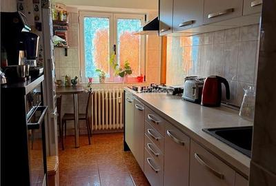 Apartament cu 4 camere decomandat în Decebal