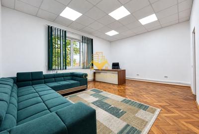 Apartament cu 2 camere semidecomandat, mobilat în Central